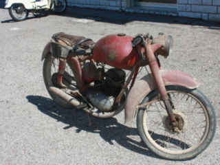 MV AGUSTA 125 - Com&#039;era ridotta prima del restauro